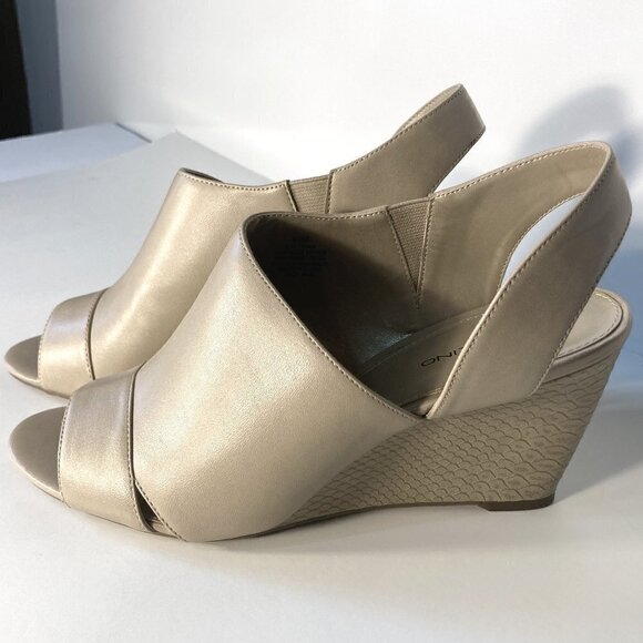 Bandolino SZ 8.5 Neutral taupe wedge slide with back strap comfortable - Picture 2 of 9